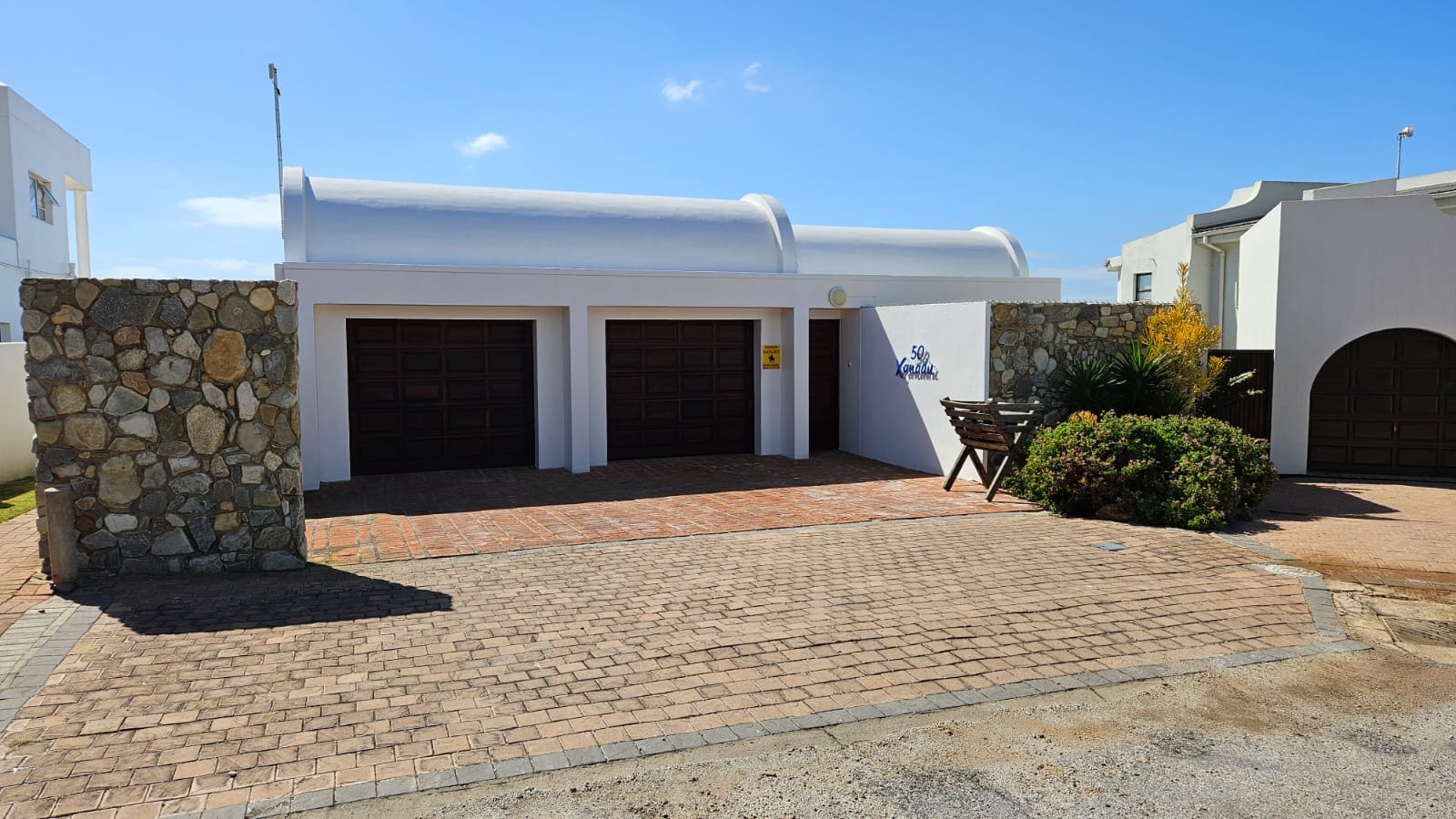 To Let 4 Bedroom Property for Rent in Jeffreys Bay Central Eastern Cape